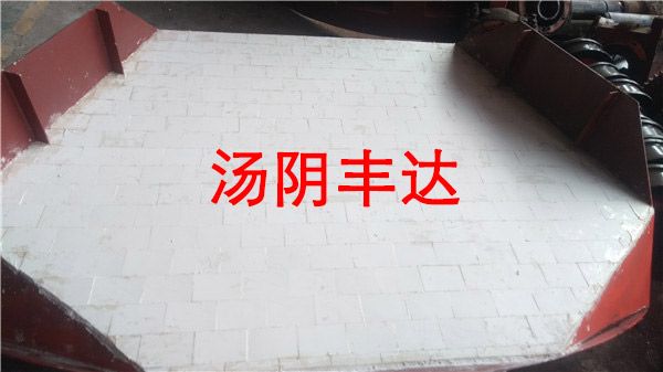 氧化鋁（lǚ）陶瓷襯板